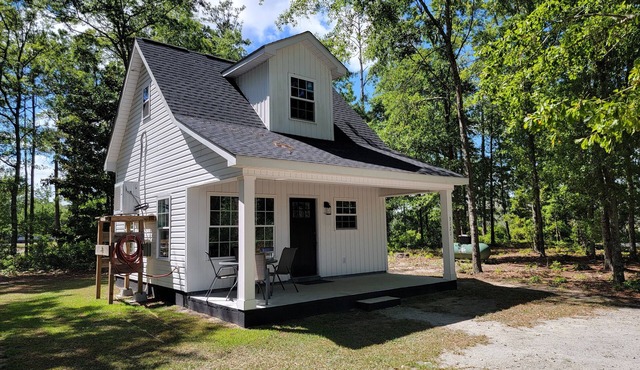 Tranquil Cottage Escape - Enjoy Modern Comforts in a Serene Woodland Setting