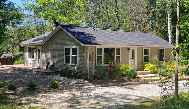 Tranquil Cottage in the Woods with Lake Michigan only 300 feet away.