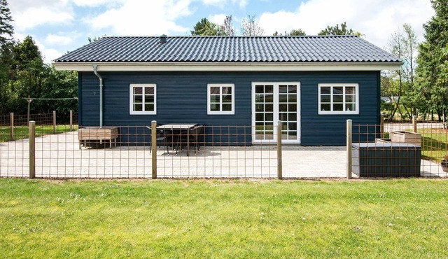 Tranquil Cottage near Kvie Lake-By Traum