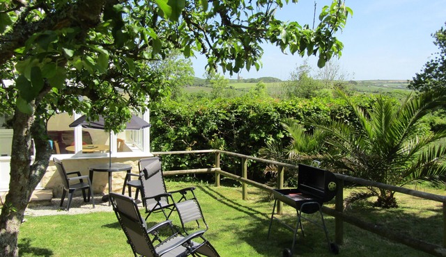 TRANQUIL COTTAGE,NR PERRANPORTH BEACH,GARDEN,BBQ,PARKING,PET FRIENDLY