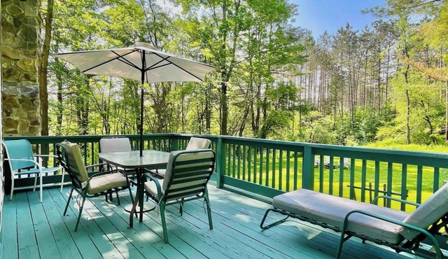 Tranquil cottage retreat with screened porch, campfire, and cozy living spaces. Perfectly located near Cooperstown and Oneonta. Sleeps 6.