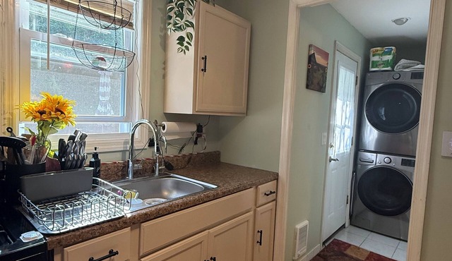 Tranquil Cottage Haven - Steps from Ball Pond & Putnam Lake