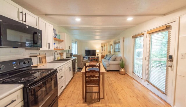 Tranquil Cottage w/Soaking Tub & Oversized Shower