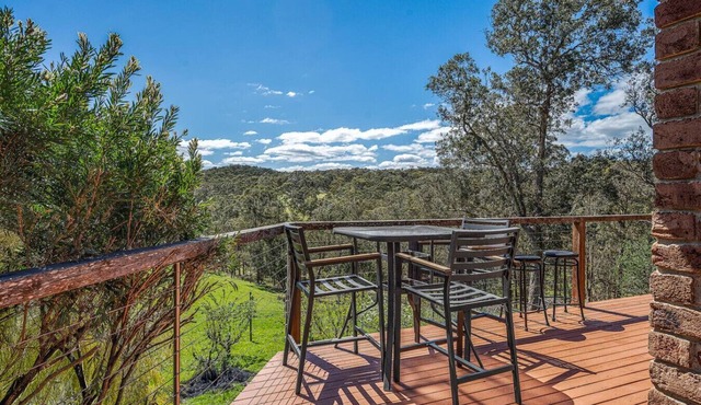 Tranquil Cottage with Valley & Hills Views