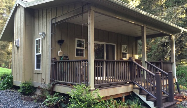 Tranquil Cottage with modern amenities of home, located near beaches and parks