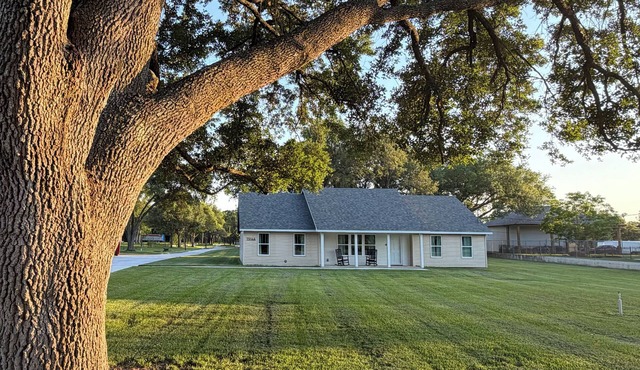 Tranquil country 3 bedroom home just south of Houston