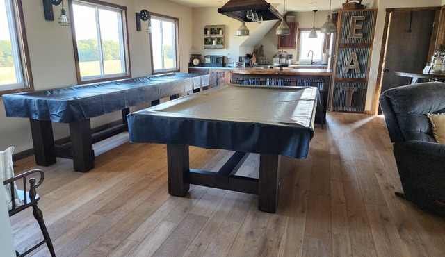 Tranquil Country Loft and backyard paradise in the rolling hills of Gambier, OH