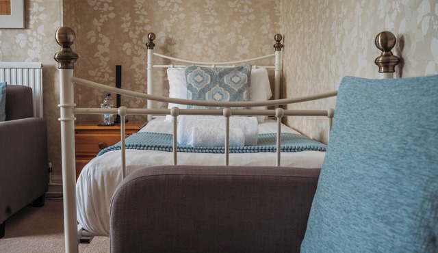 Tranquil countryside retreat with stunning views, gardens, and private lake.