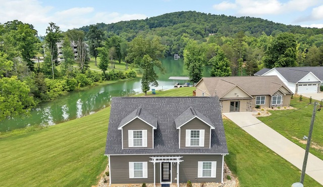 Tranquil Cove on Norris Lake w/Kayaks