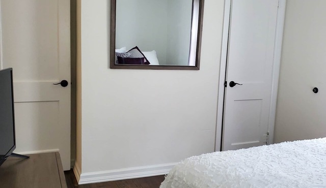 Tranquil Cozy Retreat - Centrally Located