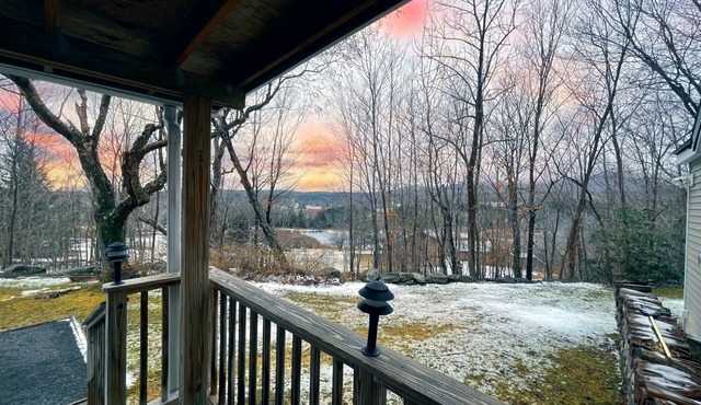 Tranquil Cozy Retreat: Views, Brook, Fire Pit, Ski, Hunter, Windham