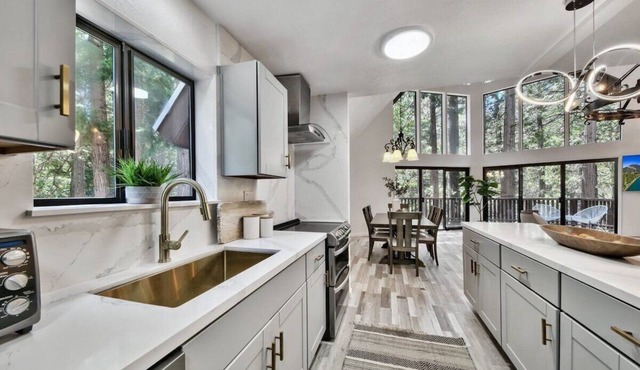 Tranquil Creek Retreat: Serenity Escape, King Bed