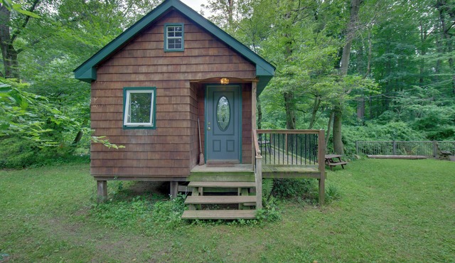 Tranquil Creekside Cabin in Dutch Country!