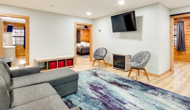 Tranquil Creekside Hideout Families Welcome!