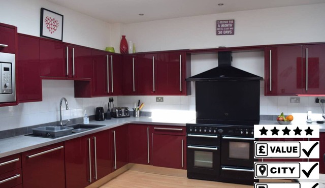 Tranquil Detached House *10 mins Walk to City *