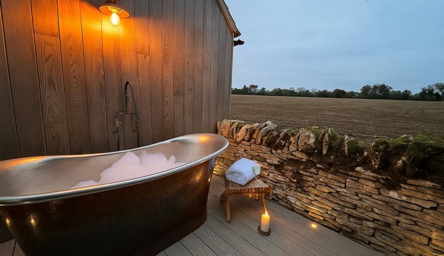 Tranquil dog friendly cottage with outdoor bath - Apple Tree Cottage, Daglingworth