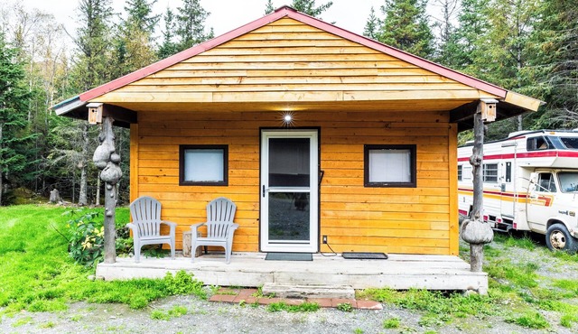 Tranquil dry cabin in lovely Hope perfect for relaxing getaway