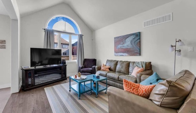 Tranquil Elegance: Warm 3BR Retreat w/ Deck & BBQ
