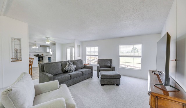 Tranquil Elgin Getaway w/Private Deck & Patio!