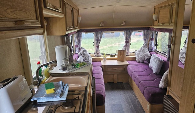 Tranquil Equestrian Escape - Sleeps 2