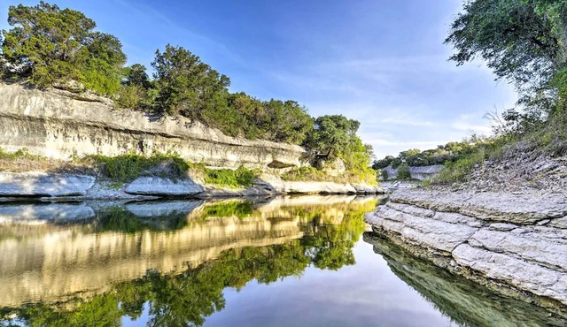 Tranquil Escape at Casita del Lago Azul - Lakefront Serenity with Semi-Private Cove & Fire Pit