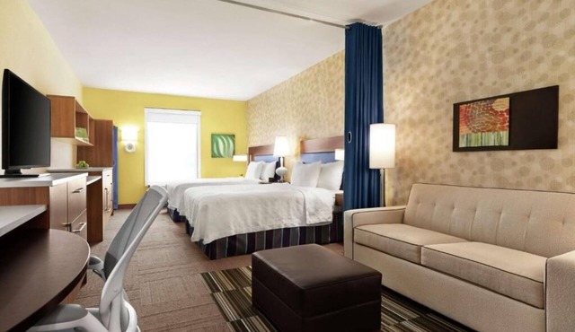 Tranquil Escape! Kitchen, Outdoor Pool, Free Breakfast and Parking, Pets Allowed