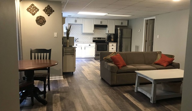 Tranquil Escape~Modern 1BD Suite on Greenway
