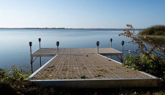 Tranquil family friendly waterfront chalet