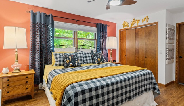 Tranquil Family Friendly - North Porch Cottage - KING & QUEEN beds