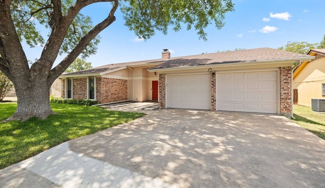 Tranquil family-friendly home by Trail & Park for Outdoor Lovers