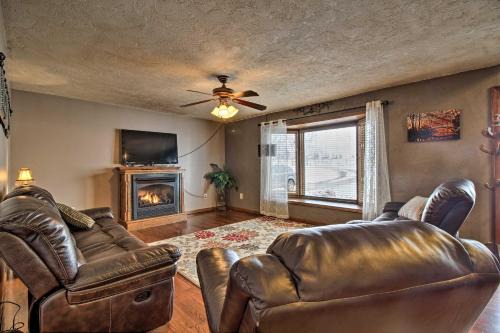 Tranquil Family Home w/Yard, 14 Mi to Springfield