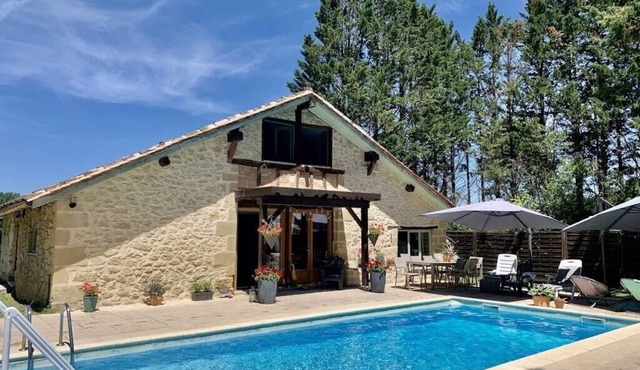 Tranquil farmhouse property with private pool