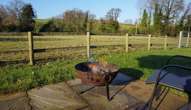 Tranquil Farlow Retreat, Sleeps 4 with Parking