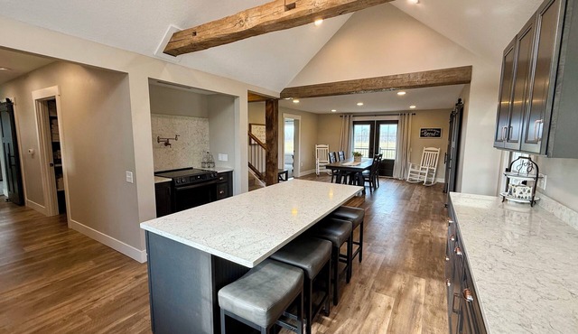 Tranquil farmhouse in Quincy - 5+ bedrooms- 15 mins from Hillsdale College