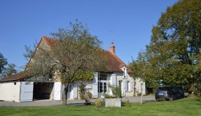 Tranquil Farmhouse Retreat in George Sand Valley - Cycling, Hiking & History