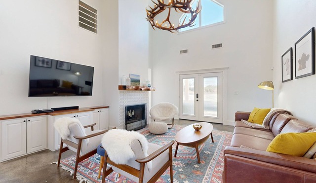 Tranquil farmstead with beautiful views of the country, fire pit