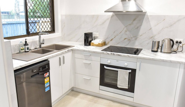 Tranquil Four Bed Room Family Villa Labrador