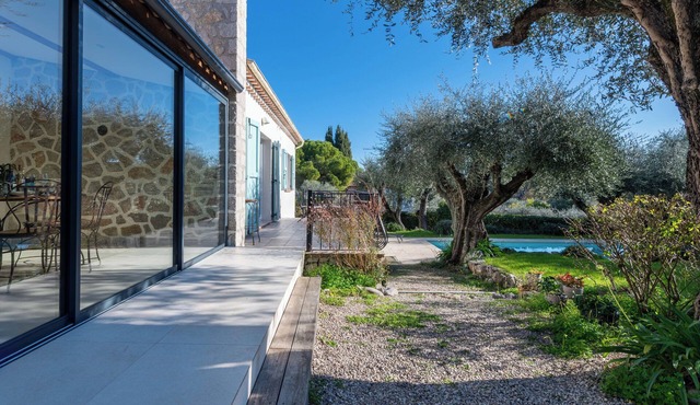 Tranquil House with Pool – Near Cannes