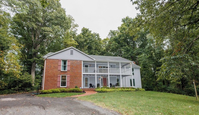 Tranquil Franklin/Natchez Trace 17.5 acre retreat with hot tub and 3 bedrooms