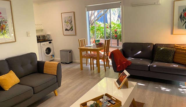 Tranquil Garden Retreat in Adelaide - Julie’s Place