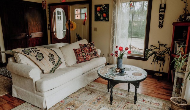 Tranquil garden retreat located on 15private acres