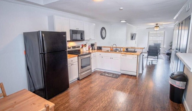 Tranquil Getaway 3BR/2BA Near Downtown