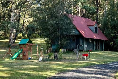 Tranquil getaway amidst nature in Icy Creek