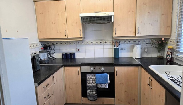 Tranquil Getaway in Wolverhampton - Perfect for Relaxation