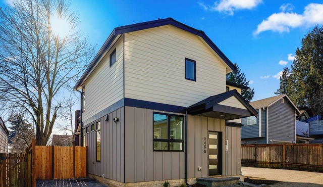 Tranquil Greenlake Getaway - A/C & Dog Friendly