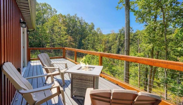 Tranquil Heights Cabin In Hocking Hills- HOT Tub!
