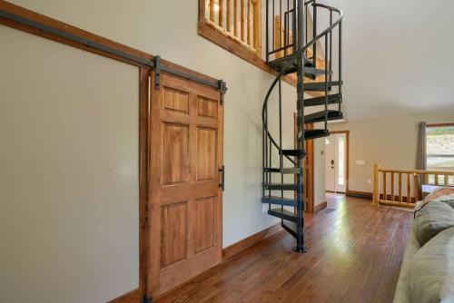 Tranquil Heights Cabin In Hocking Hills- HOT TUB!