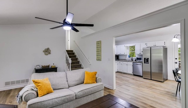 Tranquil Hideaway Home - Pet-friendly