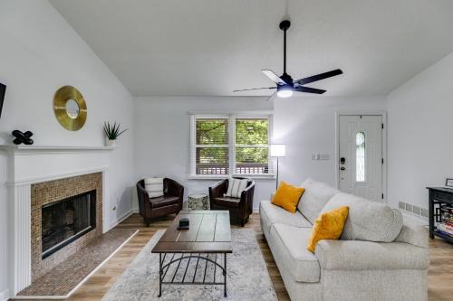 Tranquil Hideaway Home - Pet-friendly