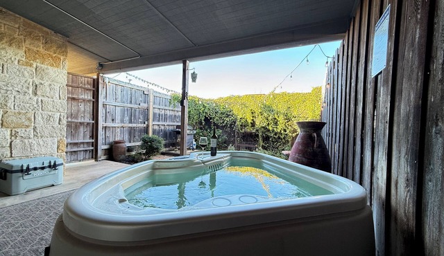 Tranquil Hill Country Hot Tub, Patio & Pool Stay